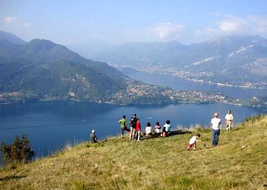 “Sulle orme del viandante”, domenica la Lierna-Ortanella-Lierna