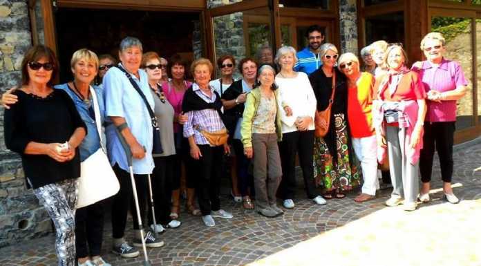 Mandello, gli anziani del centro diurno alla mostra al torchio di Somana