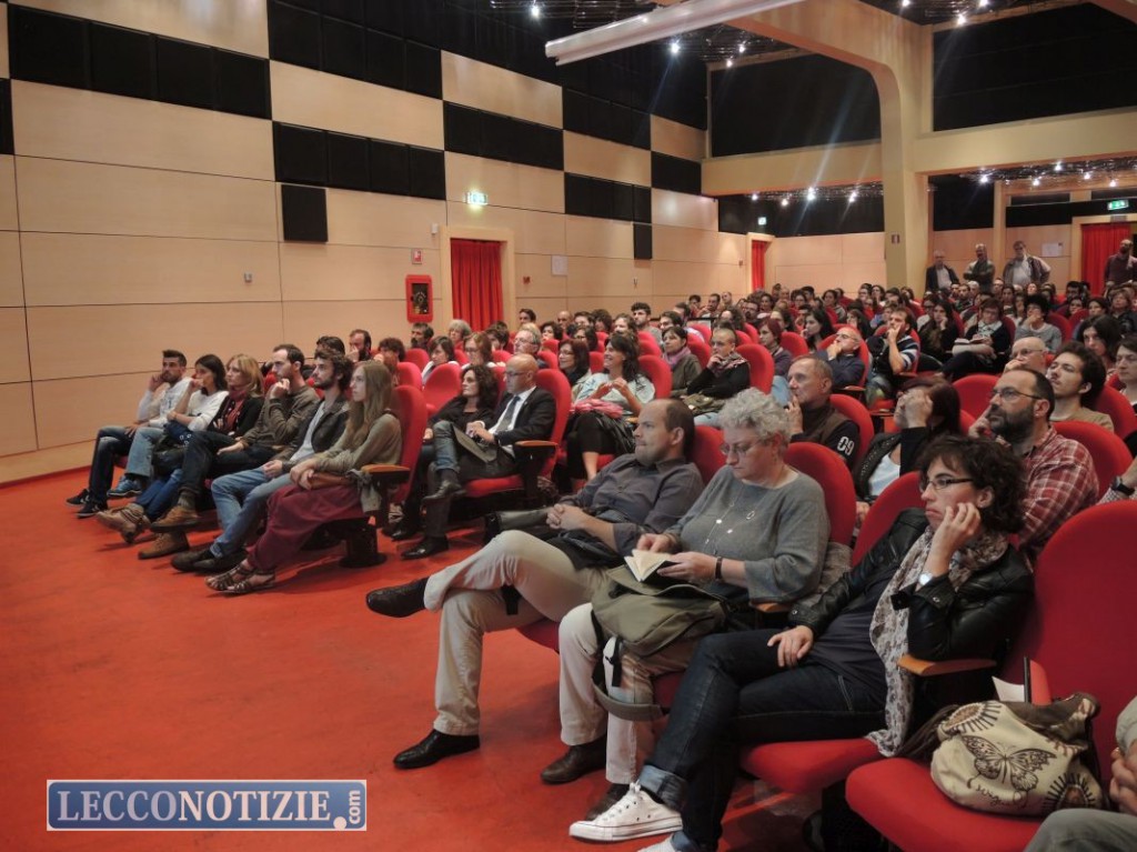 Migranti e accoglienza, tanti i partecipanti alla serata di QLL