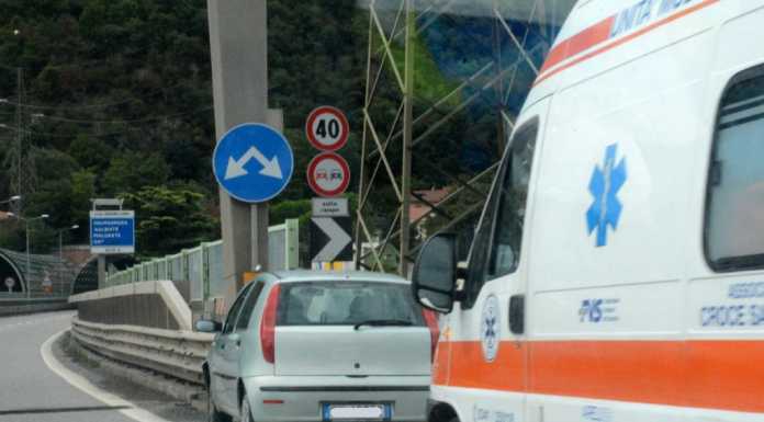 Terzo Ponte: auto si schianta allo svincolo di Pescate