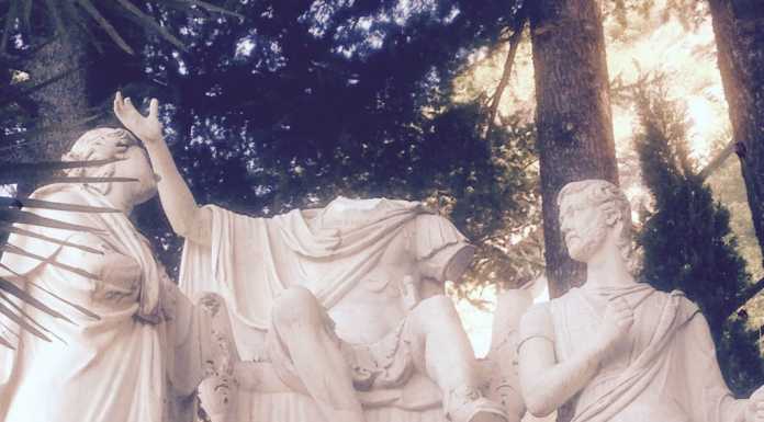 Villa Monastero: la caduta di un ramo “decapita” la statua di Tito