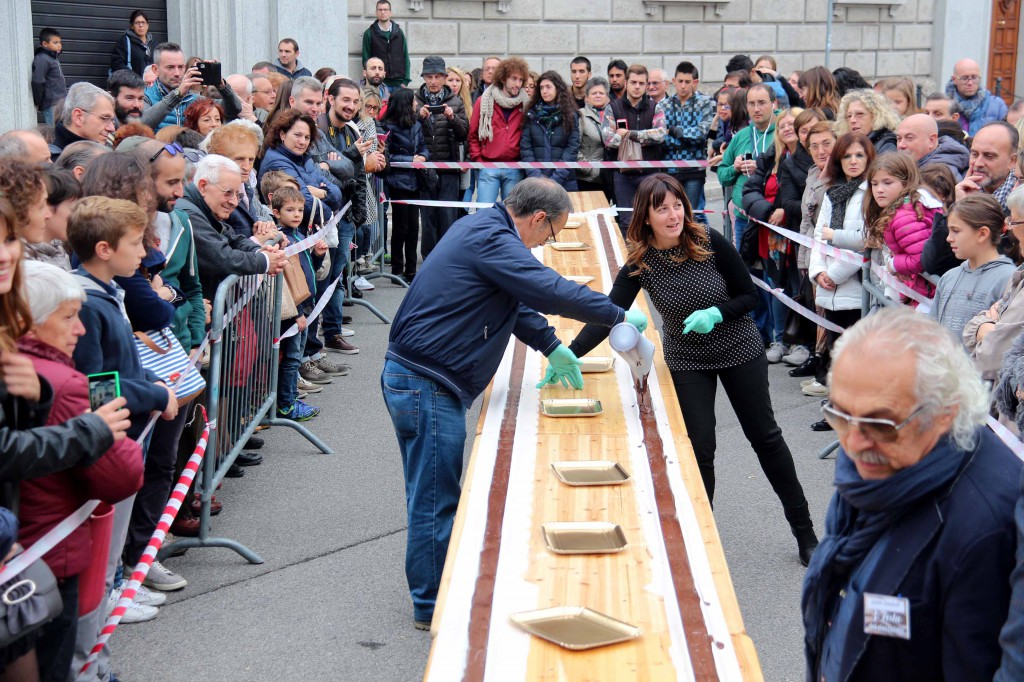 Maxi barretta di oltre 20 metri per la Festa del Cioccolato