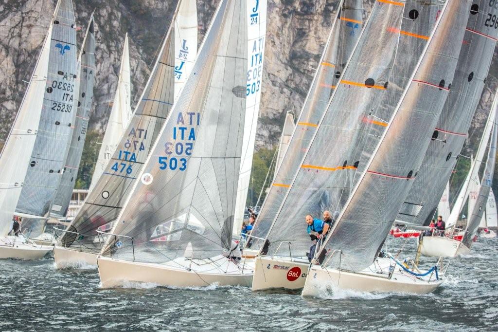 Vela: subito grande battaglia nel primo giorno di Interlaghi