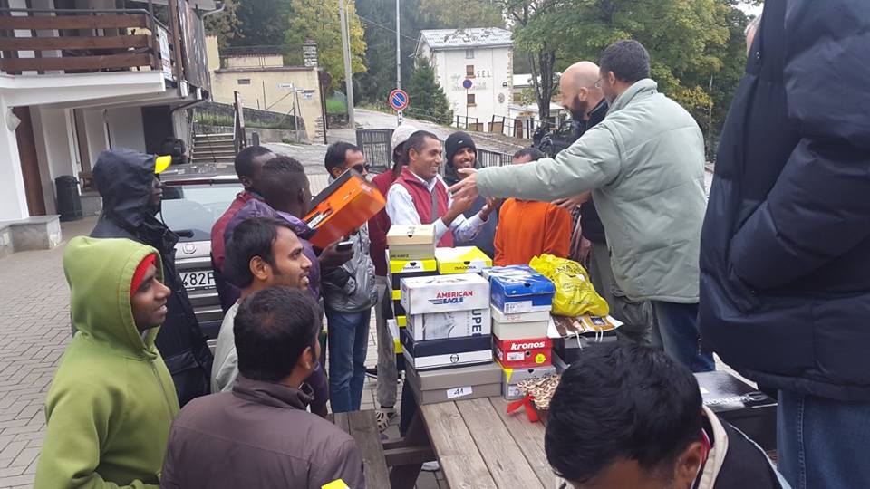 Piani Resinelli: associazione dona nuove scarpe ai migranti