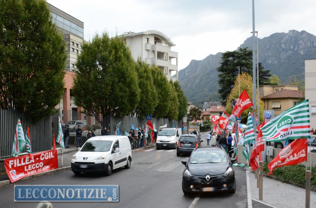 Pensioni: “Più flessibilità”. A Lecco protestano i sindacati