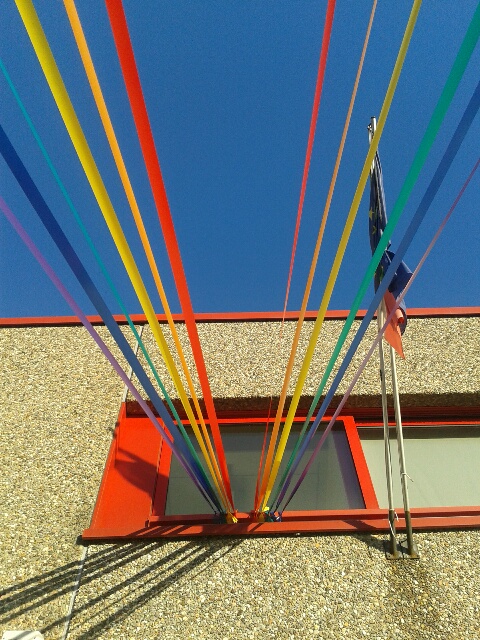 Olginate: nastri colorati a scuola per festeggiare il Piedibus