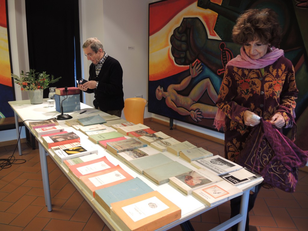 Casa sul Pozzo, un’asta di libri Einaudi per il progetto Crossing