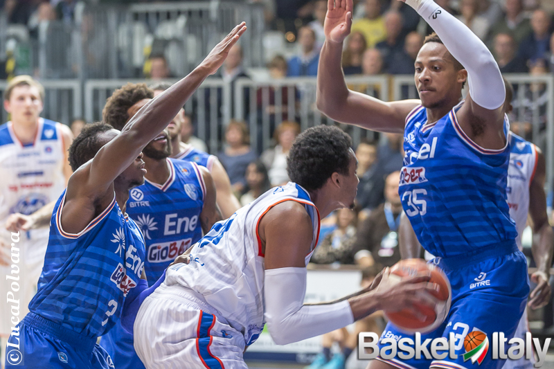 Basket Cantù: gara combattuta con il Brindisi, perde ai supplementari