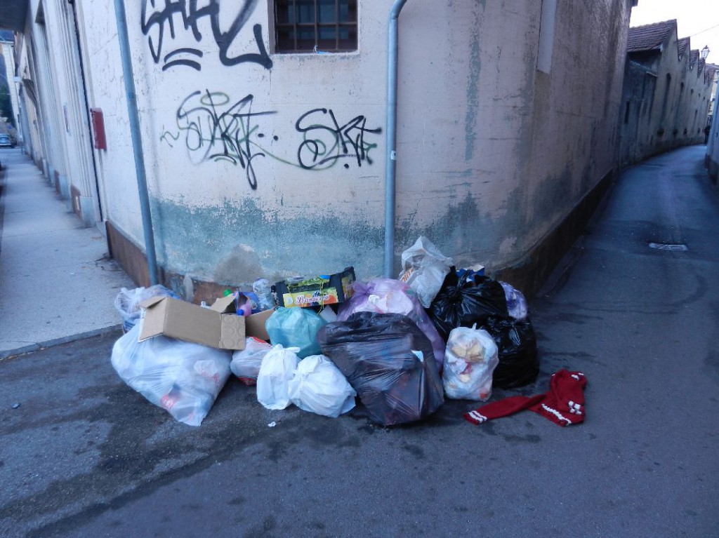 Via Corti angolo via dell'Isola 24-12-20105