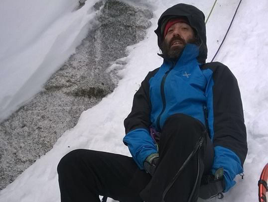 Cade da una cascata di ghiaccio: ferito il rifugista del Brioschi