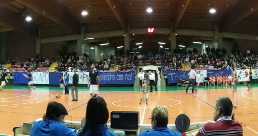 Palazzetto pieno per il derby Olginate-Calolzio