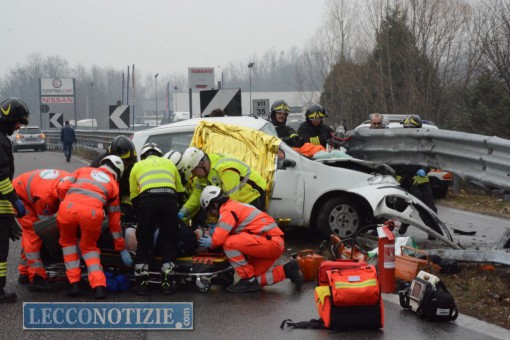 incidente costa auto guardrail (6)