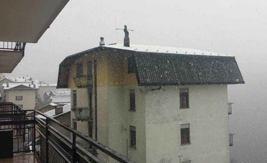 Pioggia, neve in montagna e fiocchi in Alta Valsassina