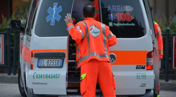 Strada ghiacciata, auto sbanda: soccorso un 41enne a Torre