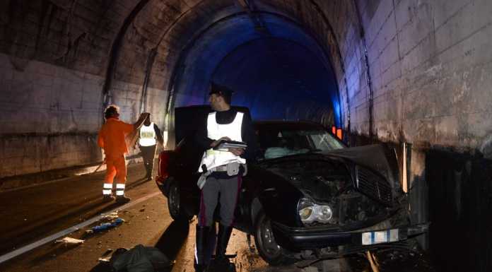 Auto contro moto: schianto in galleria a Varenna, due feriti