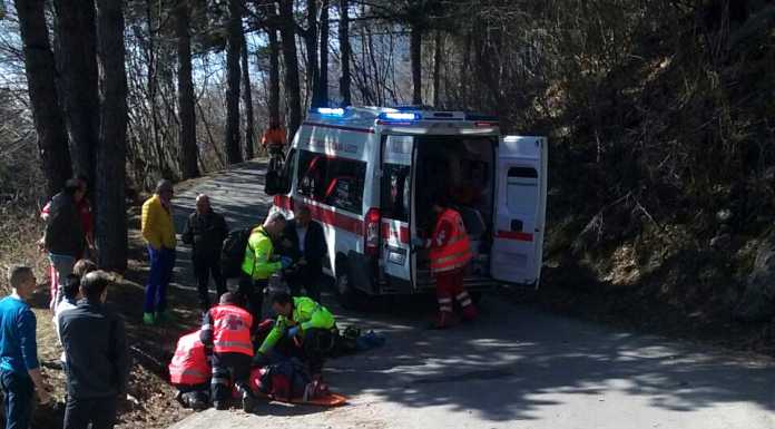 Incidente in moto sulla strada per i Resinelli: donna elisoccorsa