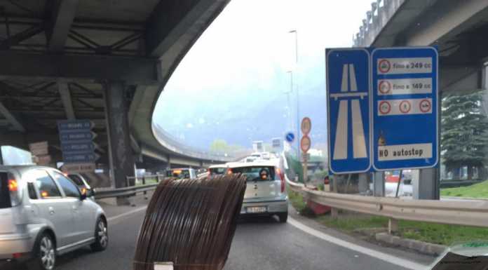 Bione: Tir perde una vergella allo svincolo per la SS36