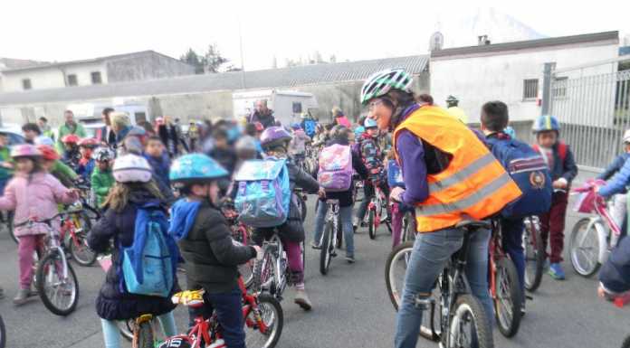 La scuola di Acquate saluta la primavera con Bimbimbici