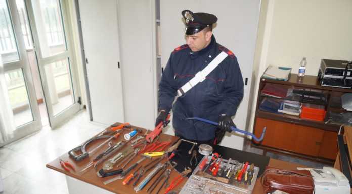 Paderno: denunciati 2 marocchini, avevano arnesi da scasso