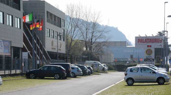 Rivabella: ladri al lavoro, rotti i vetri e saccheggiate 5 auto