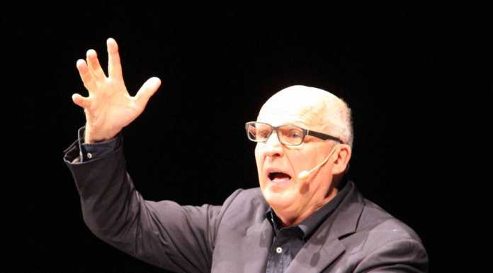 Applausi e risate con Paolo Hendel e il suo incontenibile Pravettoni