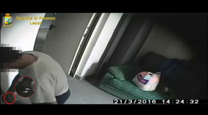 Spazzino spacciatore, nascondeva la droga in municipio