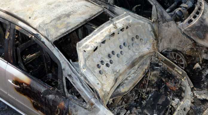 Auto in fiamme tra Airuno e Brivio: tre episodi nella notte