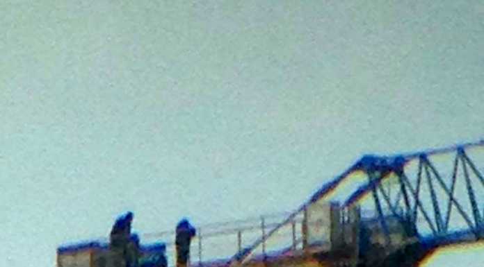 Inverigo: la protesta degli operai, arrampicati sulle gru