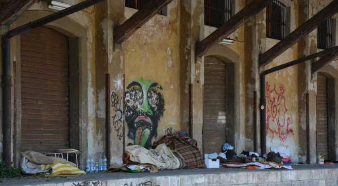 Accampati all’ex Piccola, migranti sgomberati dagli agenti