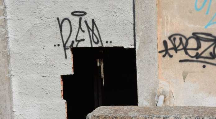 “Bucato” il muro e violato ancora il vecchio edificio alla Piccola