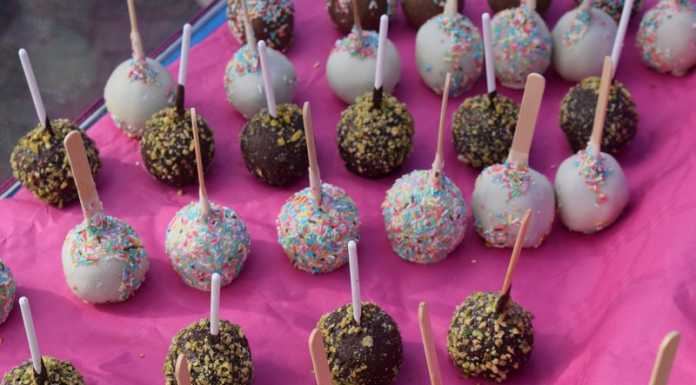 Festa del cioccolato e non solo: tantissimi i golosi a Colico