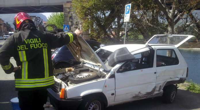 Auto si ribalta lungo la SS 583: in direzione Pescate, 3 mezzi coinvolti