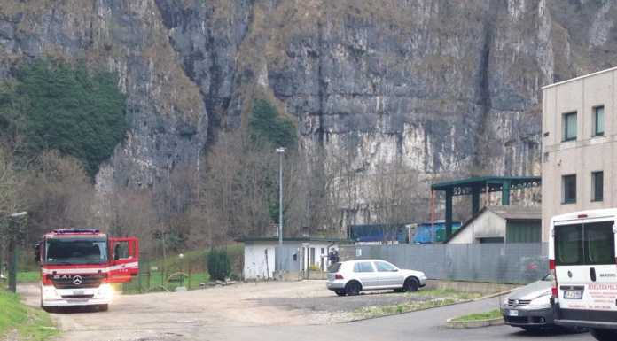 Boato a Balisio: scoppio in un’azienda, intervengono i pompieri