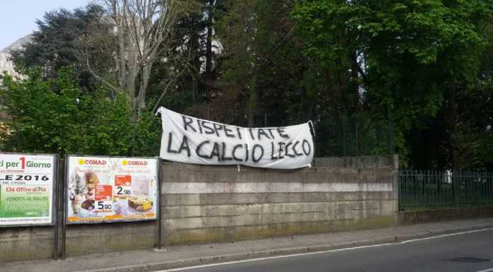 Caso Bizzozero, striscione dei tifosi: “Rispettate la Calcio Lecco”