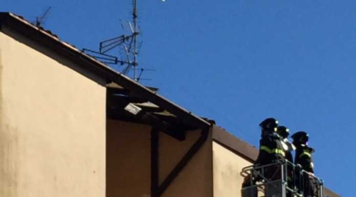 Lecchese sferzato dal vento, doppio intervento per i Vigili del Fuoco