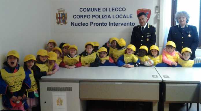 Visita al comando della Polizia Locale per i bimbi del Caleotto