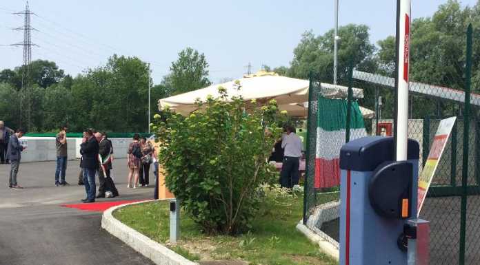 Taglio del nastro per il nuovo centro raccolta rifiuti a Rogeno