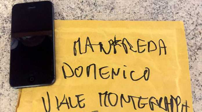 Scippato del cellulare, glielo rimandano per posta… un anno dopo