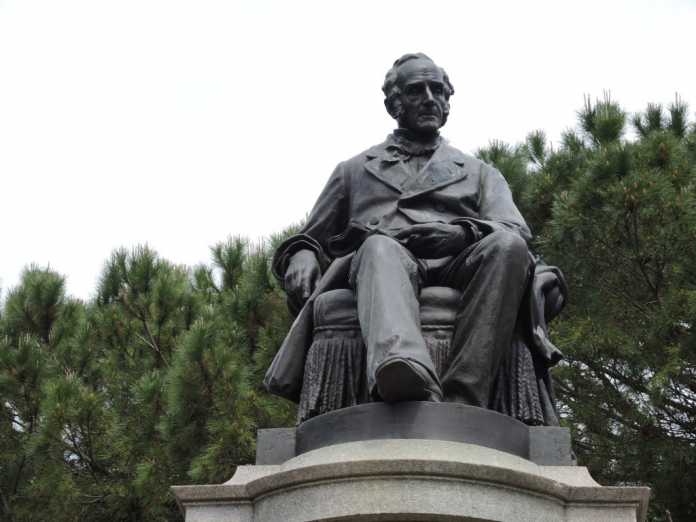Lecco_statua Manzoni restaurata_2016_84
