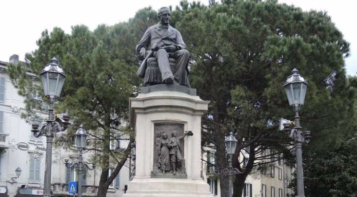 Restauro concluso: nuova veste per il monumento del Manzoni