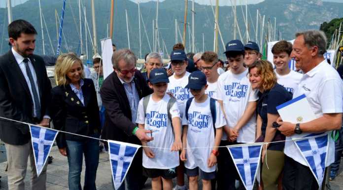 Roberto Maroni a Mandello: “La vela annulla le diversità”