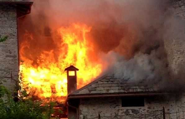 Mandello e l’incendio in San Lorenzo, già una raccolta di fondi