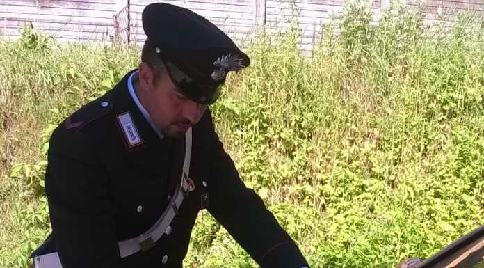 Sirone, pusher arrestato: la droga nascosta nell’auto rubata