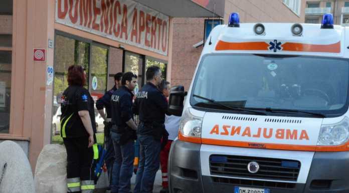 Minaccia di buttarsi dal balcone, soccorritori in forze ad Acquate