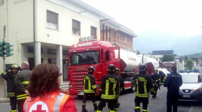 Dramma a Valmadrera, donna muore schiacciata da un tir