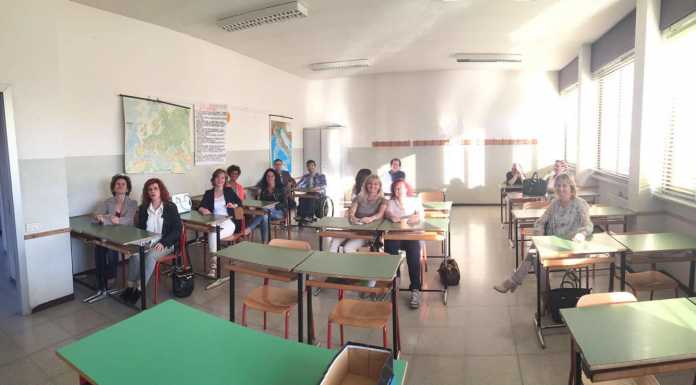 Dopo 30 anni gli ex alunni della 5^B del Parini si ritrovano sui banchi di scuola