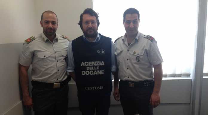 In dogana a Como con 300 mila sterline: “paura di Brexit”?