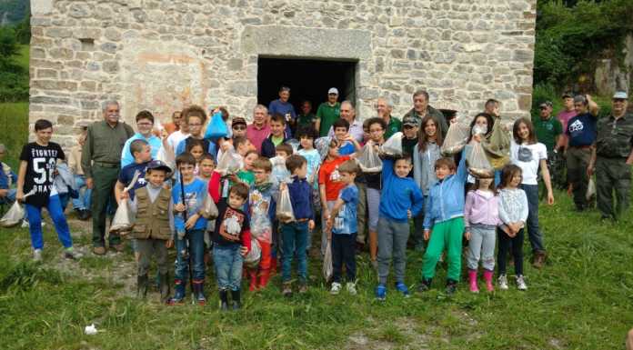 Amici del Caldone, pomeriggio di pesca con bimbi: 35 partecipanti