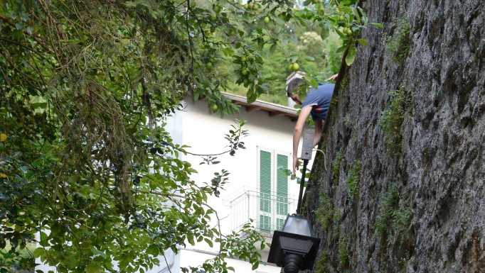 Bellano. Bimba di 9 anni precipita da un muretto: è grave