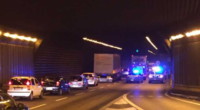 SS36: incidente tra camion e auto nel tunnel del San Martino